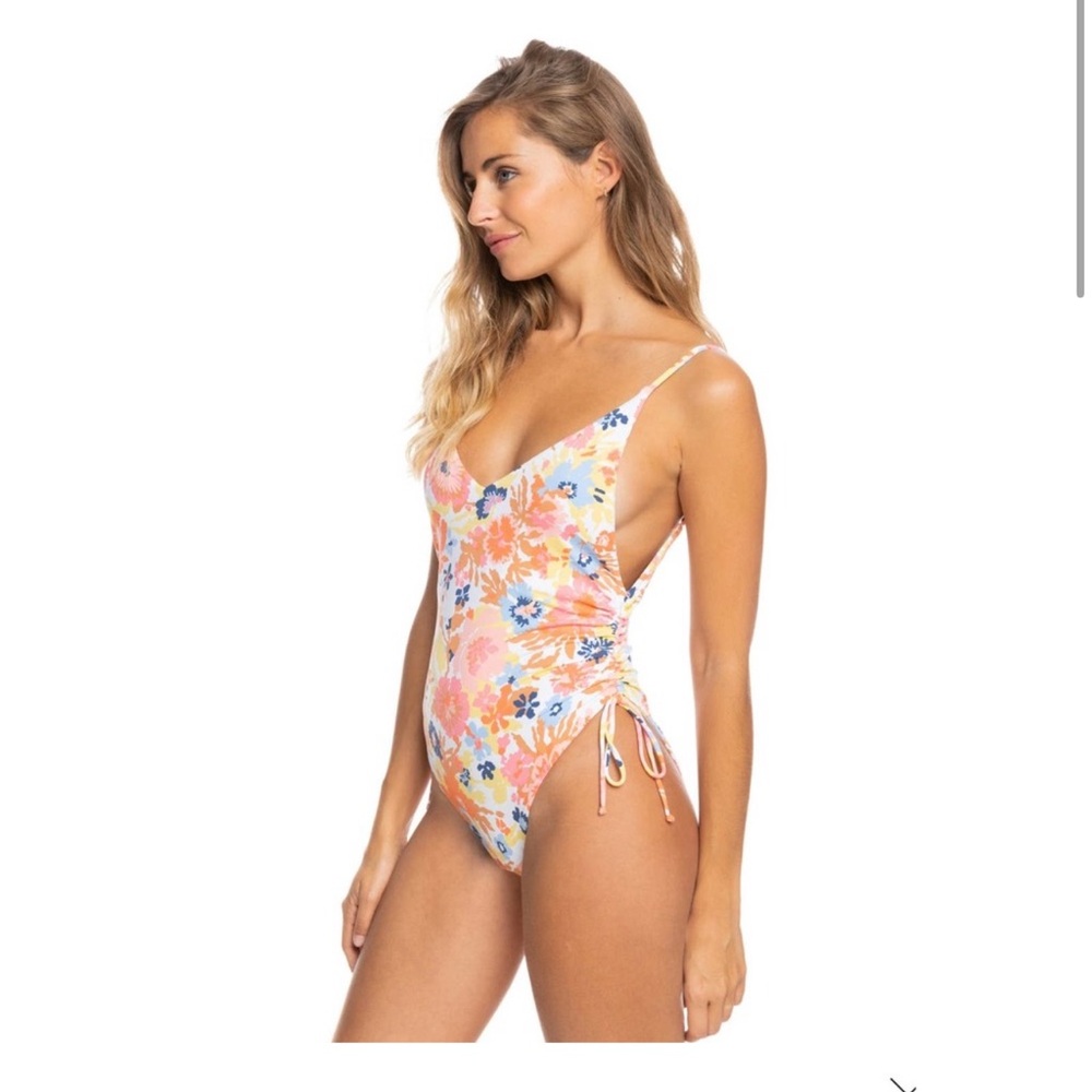 Roxy NWT floral escape tropical one piece white floral escape